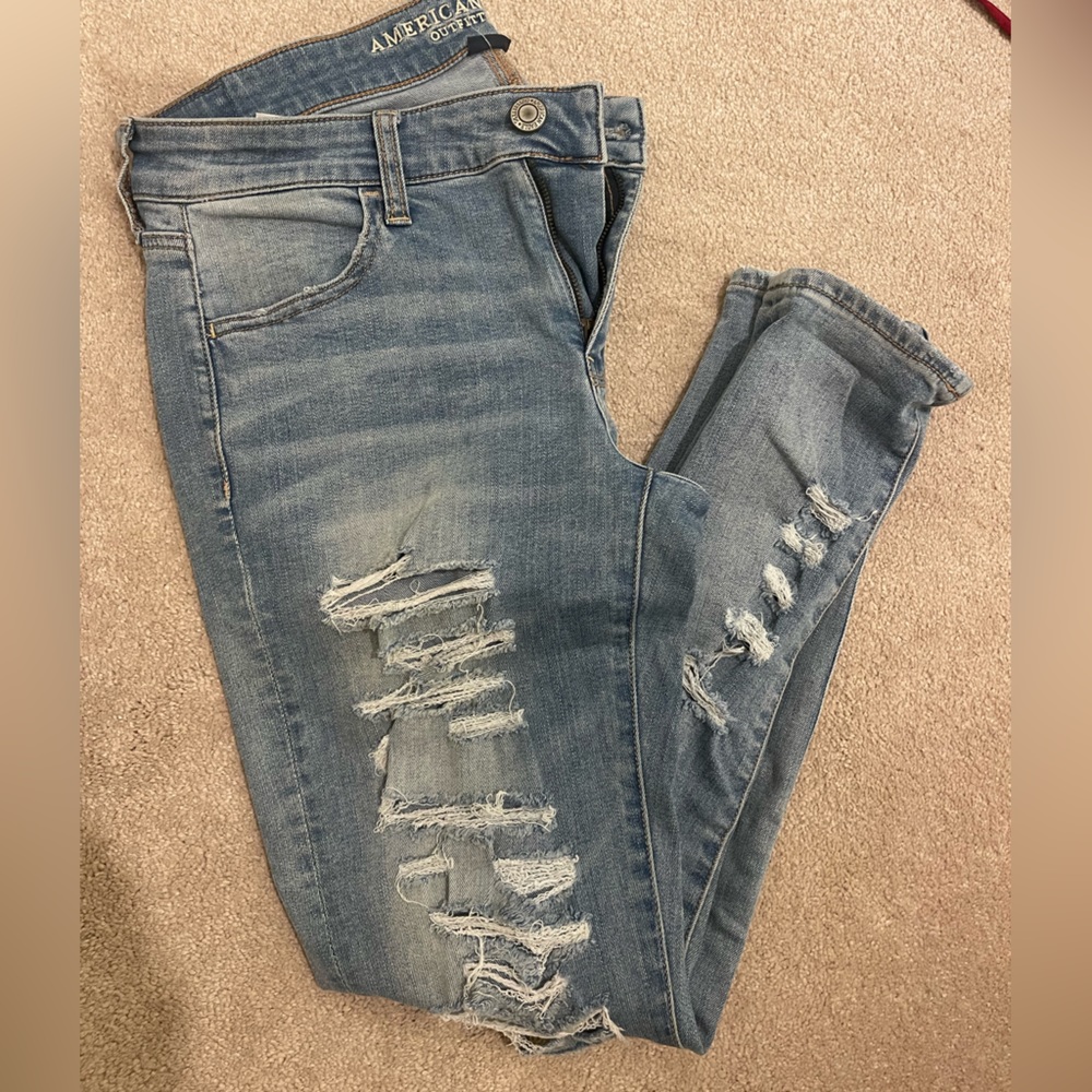 Distressed light washed jeggings